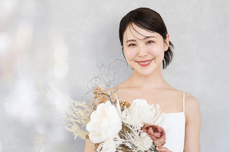 smiling bride holding a bouquet of flowers